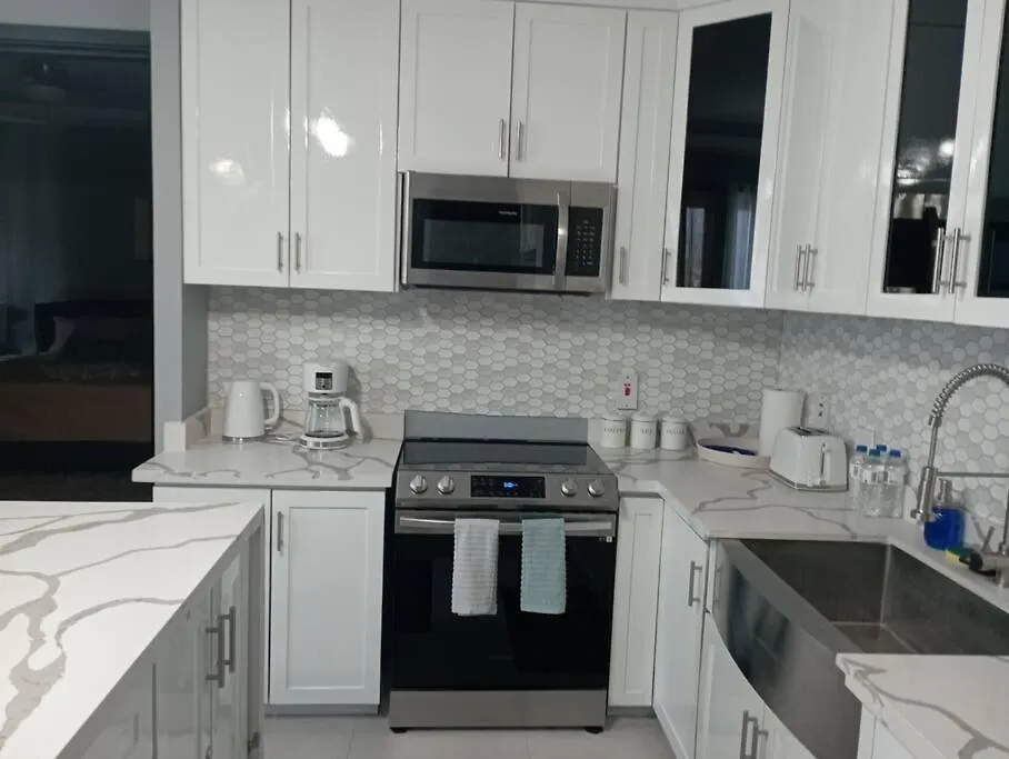 Paradise Haven At Genesis كينغستون 0*,